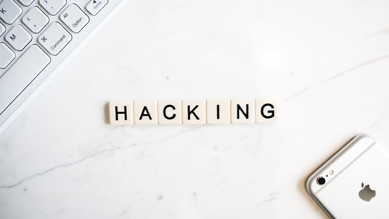 découvrez comment le piratage des câbles sous-marins menace la sécurité des communications mondiales et quelles sont les solutions pour protéger ces infrastructures critiques.