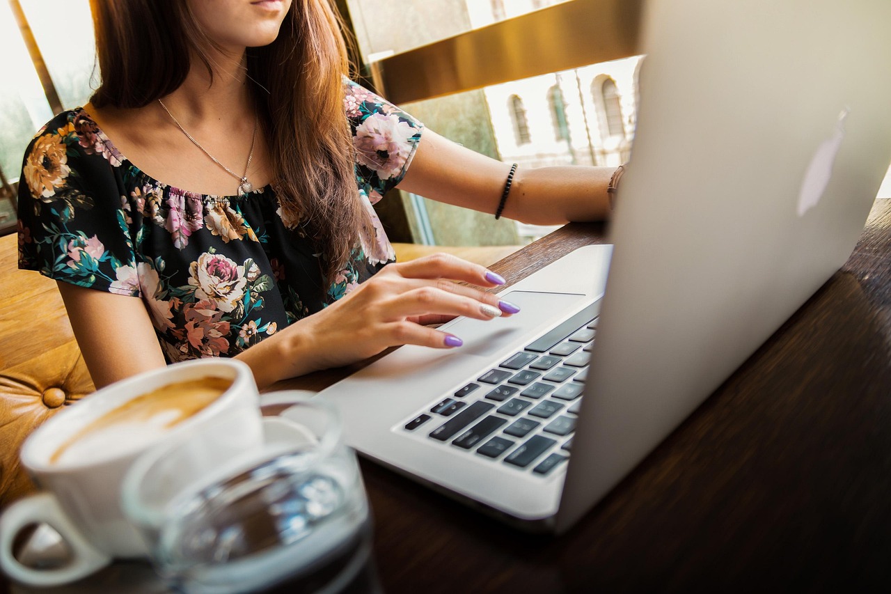 découvrez notre sélection de laptops performants, adaptés à tous vos besoins. que vous soyez étudiant, professionnel ou gamer, trouvez l'ordinateur portable idéal alliant puissance, mobilité et design.