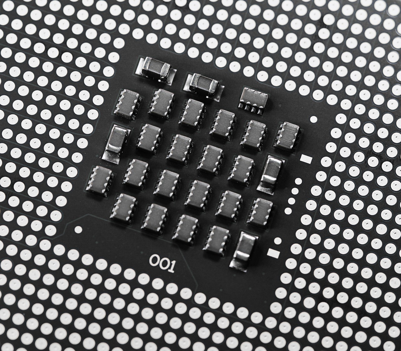 Ce mini PC ultra-puissant équipé du Intel Core Ultra 9 285H boosté à l’IA voit son prix fondre de 200 euros