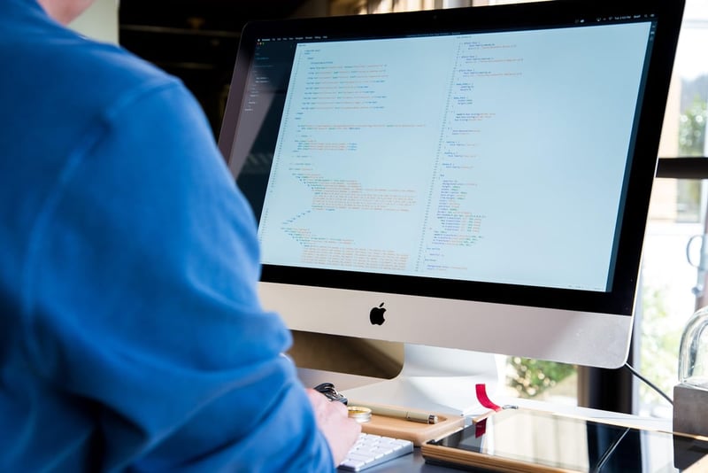 Technologie et relations humaines au bureau : vers un équilibre attentif ?