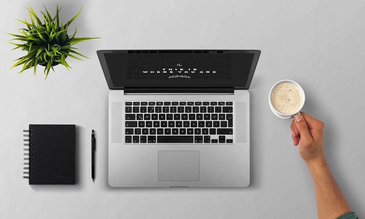 Ce nouvel ordinateur portable à triple écran révolutionne l’univers des technologies et met la concurrence à l’épreuve