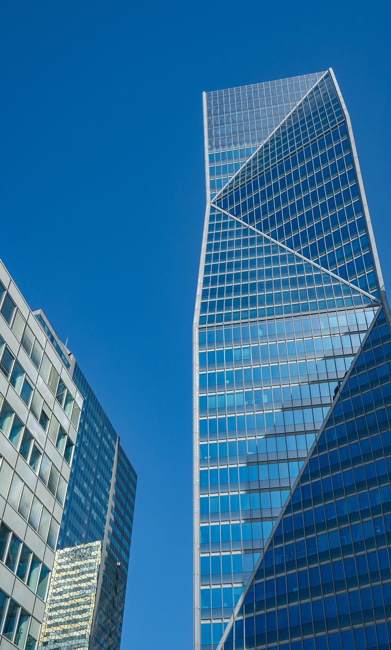 Paris Digital Park : Plongée au cœur du plus grand data center de France avec ses 630 000 serveurs et 5 000 km de câbles