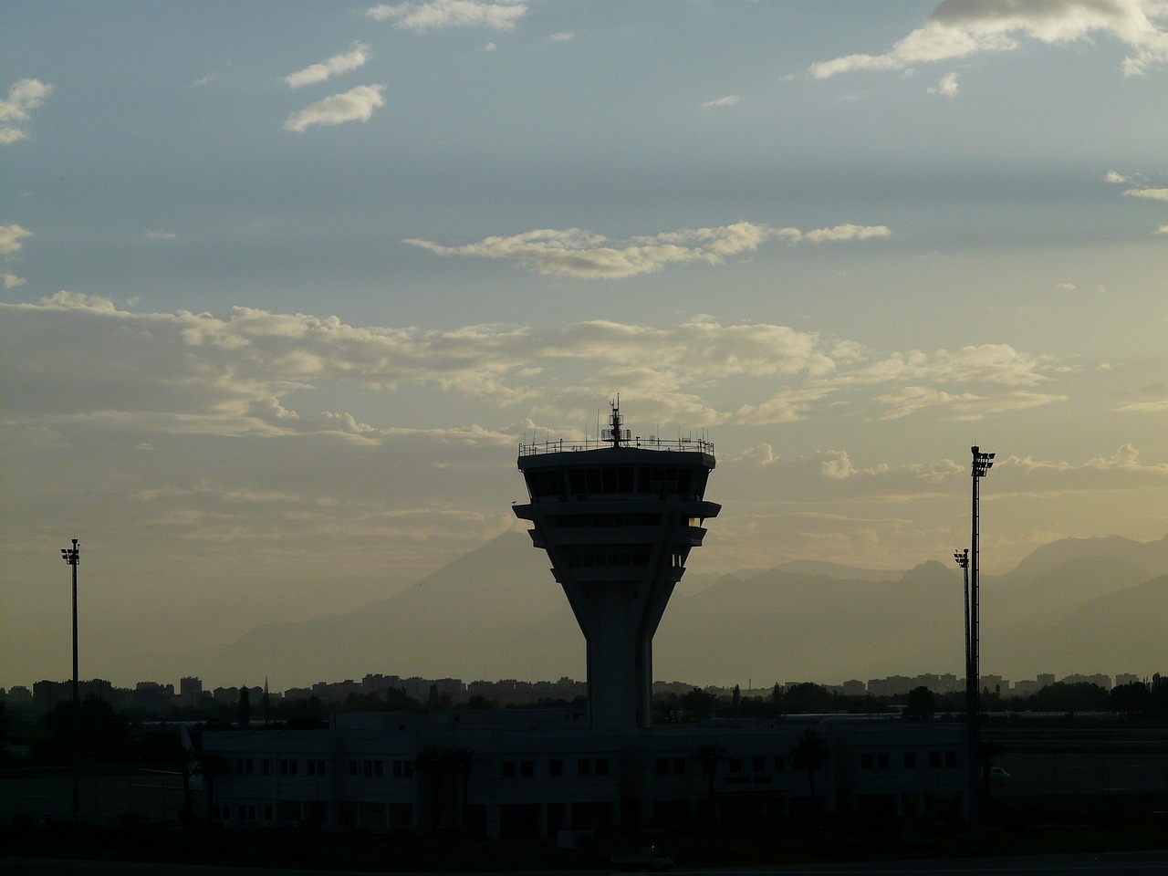 découvrez la digital control tower, une solution innovante qui optimise la gestion de vos opérations logistiques grâce à une visibilité en temps réel, une meilleure collaboration et des analyses avancées pour faciliter la prise de décision.