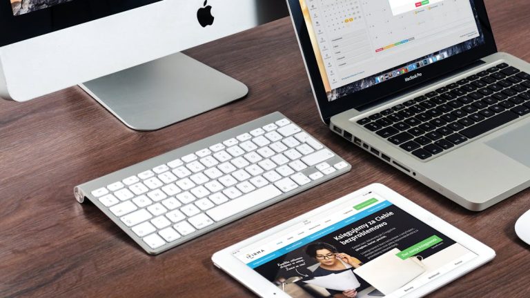 d&eacute;couvrez l'univers du d&eacute;veloppement web : tendances, technologies et meilleures pratiques pour cr&eacute;er des sites et applications modernes et performants. apprenez les bases du code, du design responsive et de l'optimisation seo pour am&eacute;liorer votre pr&eacute;sence en ligne.