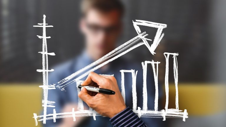 Les 11 grandes tendances technologiques &agrave; surveiller en 2025 : IA, gadgets connect&eacute;s et robotique