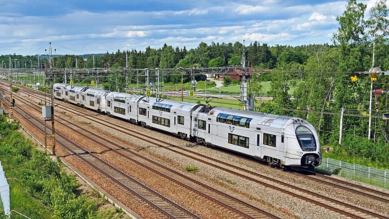 d&eacute;couvrez alstom, un leader mondial dans le secteur des transports et de la mobilit&eacute; durable. explorez nos innovations en mati&egrave;re de trains, tramways et technologies ferroviaires, et engagez-vous pour un avenir plus vert avec nos solutions de transport intelligentes.