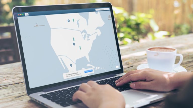VPN : Comment choisir le meilleur service pour prot&eacute;ger votre vie priv&eacute;e en ligne