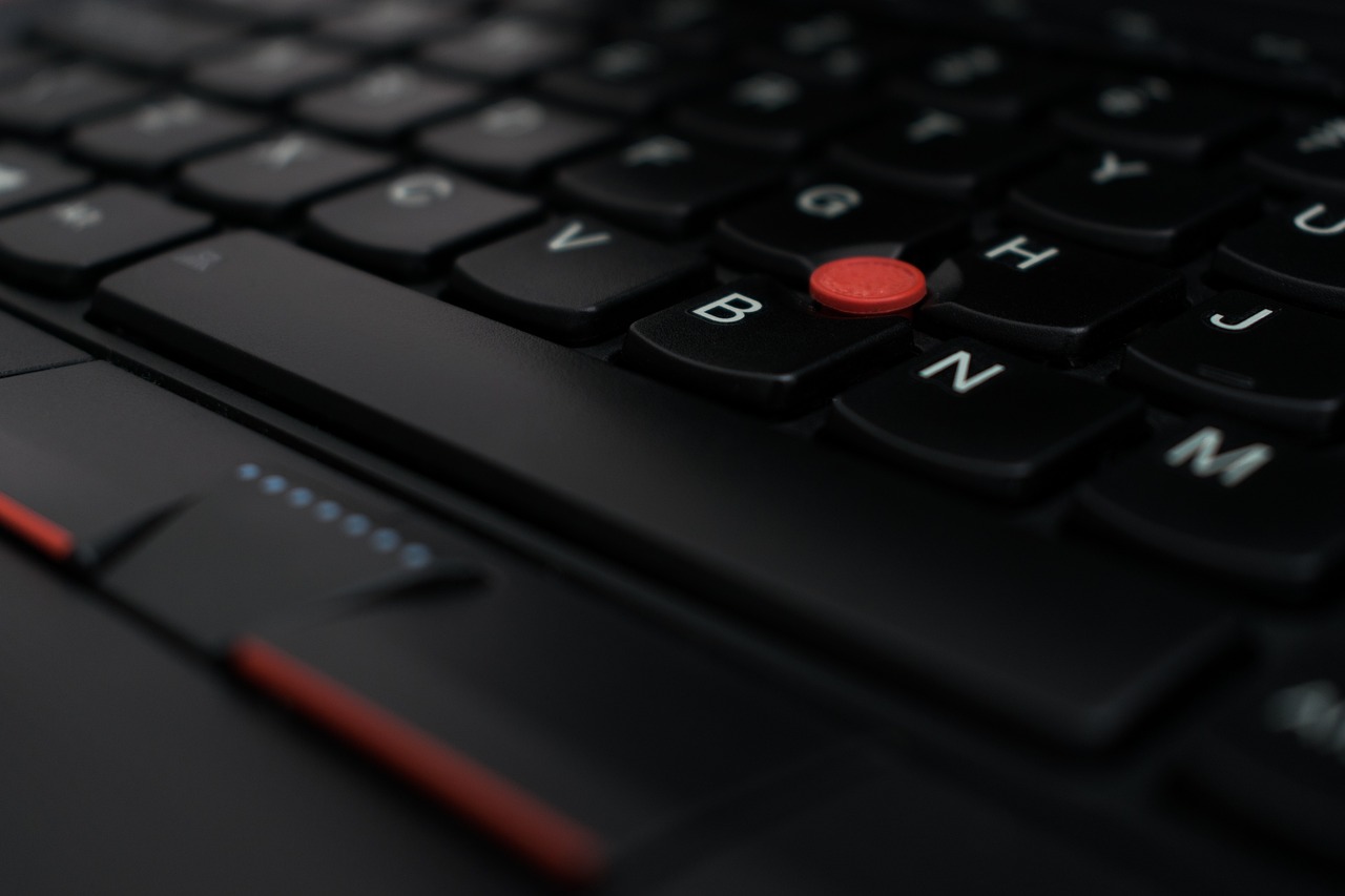 découvrez les ordinateurs, tablettes et accessoires lenovo, alliant performance et innovation. profitez d'une technologie de pointe pour répondre à tous vos besoins professionnels et personnels.