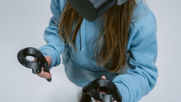 Accessoires VR : les essentiels pour une exp&eacute;rience immersive