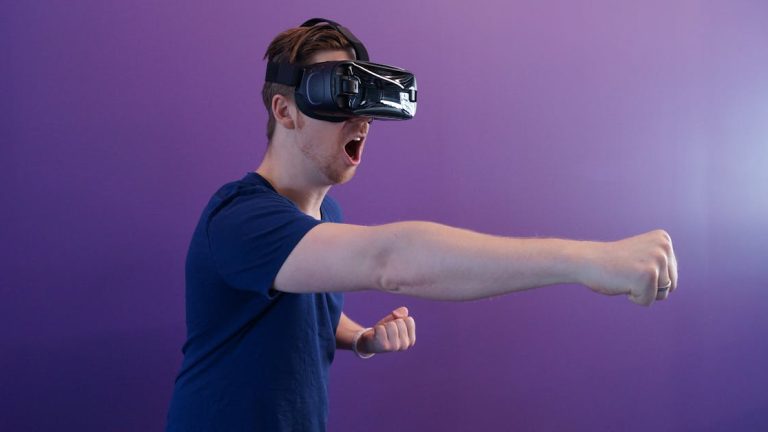 d&eacute;couvrez l'univers fascinant de la r&eacute;alit&eacute; virtuelle : plongez dans des exp&eacute;riences immersives, explorez des mondes fantastiques et vivez des aventures alliant technologie et cr&eacute;ativit&eacute;. que vous soyez un passionn&eacute; de jeux vid&eacute;o ou en qu&ecirc;te d'innovations, la r&eacute;alit&eacute; virtuelle vous offre des sensations in&eacute;gal&eacute;es.