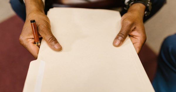 Responsabilité légale : comprendre ses enjeux et implications pour les entreprises
