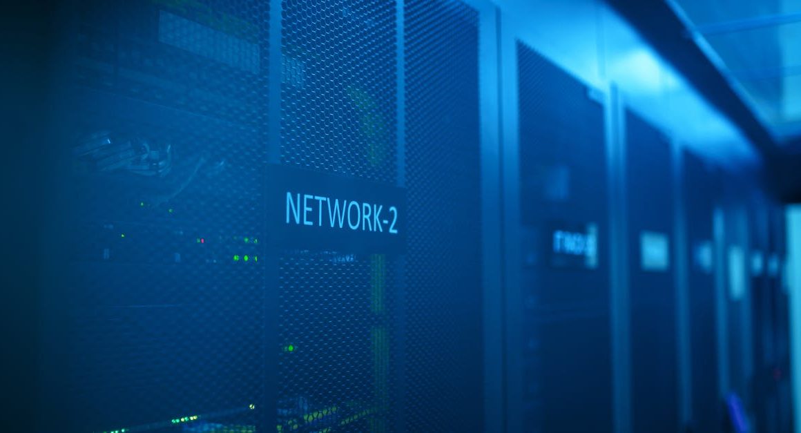 découvrez le rôle essentiel d'un security operations center (soc) dans la surveillance, la détection et la gestion des menaces de cybersécurité pour protéger efficacement les données et les systèmes de votre entreprise.
