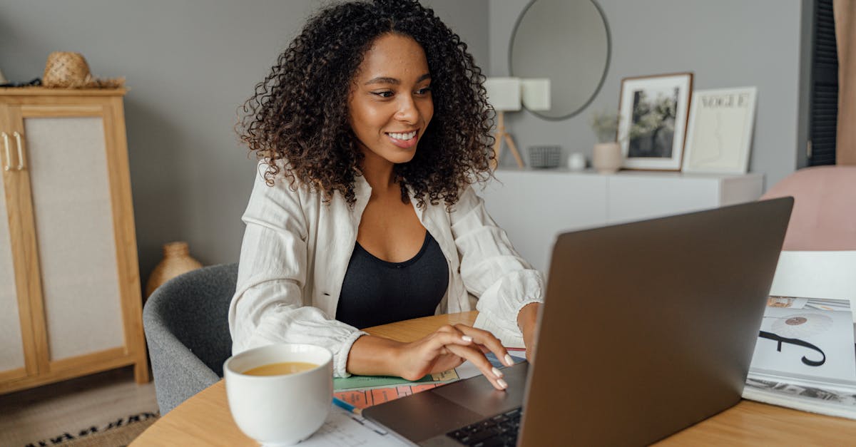 découvrez les protocoles réseaux essentiels, leur fonctionnement et leur rôle dans la communication entre ordinateurs. idéal pour comprendre tcp/ip, http, ftp et bien d'autres technologies clés des réseaux informatiques.