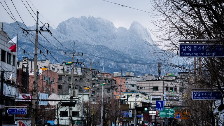 Apple envisagerait de racheter Xnor.ai, une startup spécialisée en intelligence artificielle, pour optimiser ses compétences en informatique avancée.