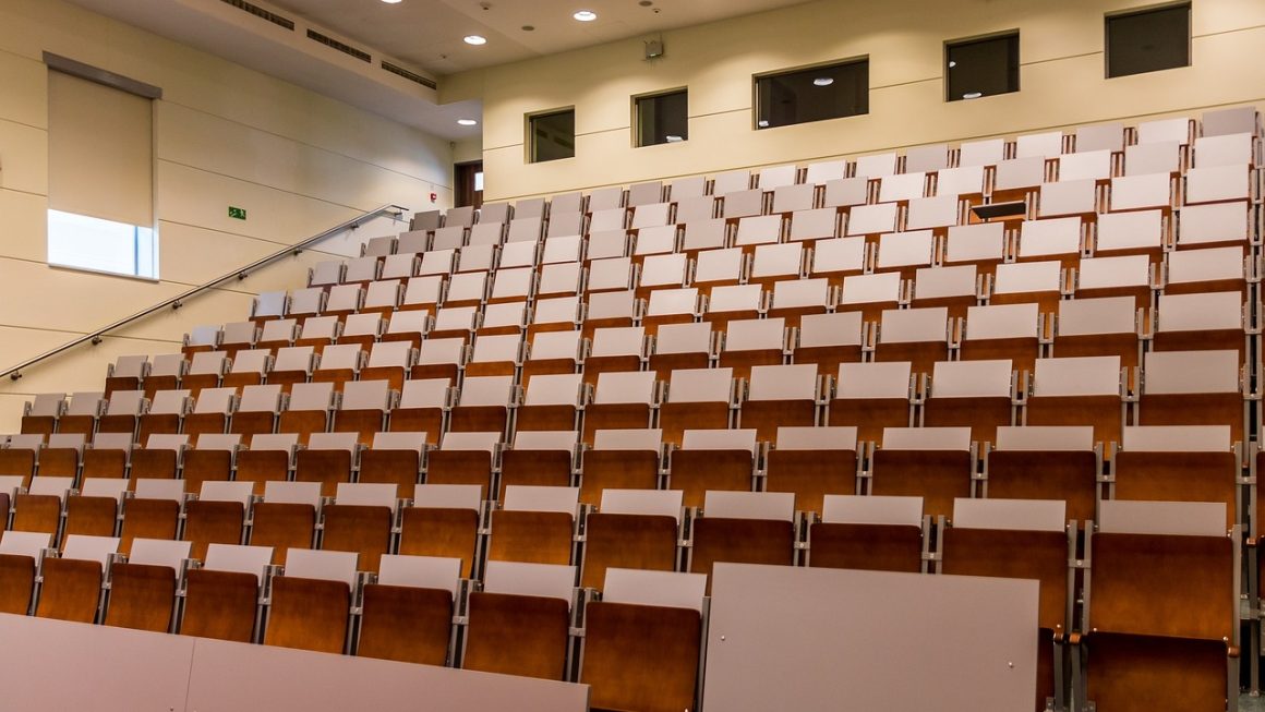 découvrez les meilleurs classements universitaires, comparez les établissements à l'international et trouvez l'université idéale selon votre domaine d'étude, votre pays et vos critères de sélection.