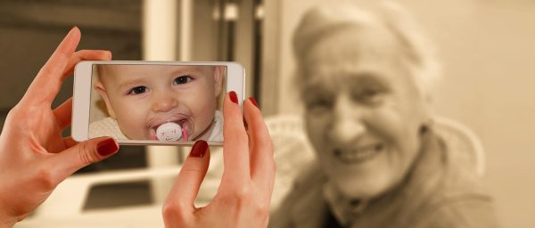 Comprendre la distinction entre réalité virtuelle et réalité augmentée : deux mondes numériques à explorer