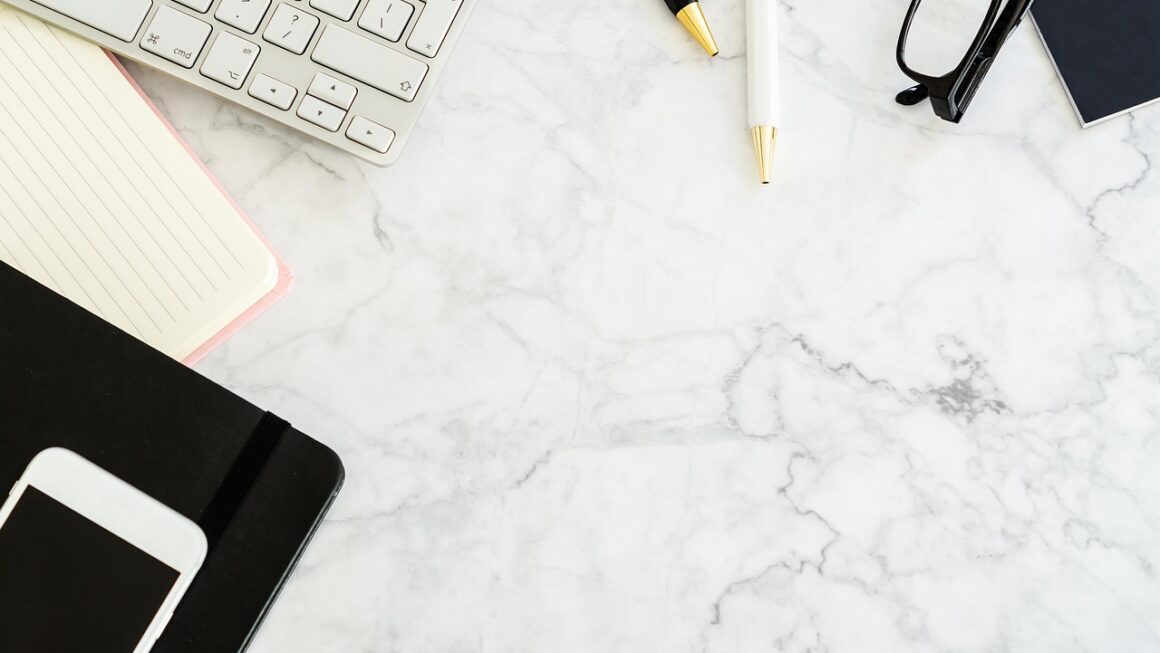 découvrez notre sélection d'accessoires de bureau fonctionnels et élégants pour optimiser votre espace de travail avec style et praticité.