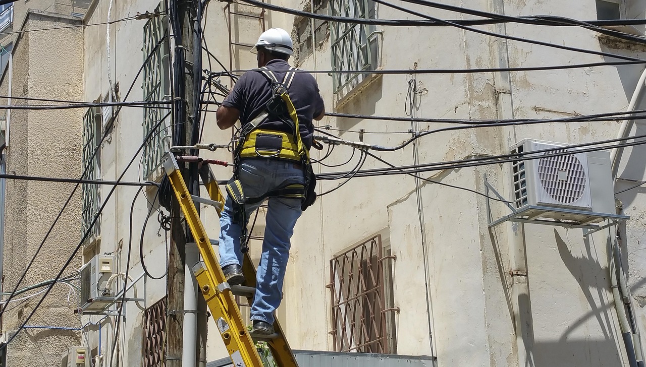 technicien support informatique : expert en r&eacute;solution de probl&egrave;mes techniques, assistance aux utilisateurs et maintenance des syst&egrave;mes informatiques pour garantir la continuit&eacute; des op&eacute;rations.